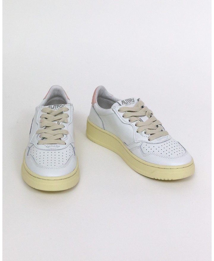 Autry - Medalist Leather White/Pink Women's Shoe AULW LL16 CON