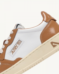 Autry - Women's Medalist Shoe Lacquered Bicolor Leather Camel AULW RT02 CON