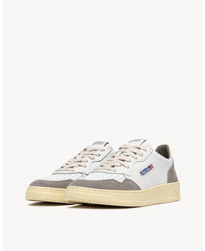 Autry - Medalist Shoe Soft Leather/Suede White/Pearl Gray Men's AULM FT01 CON