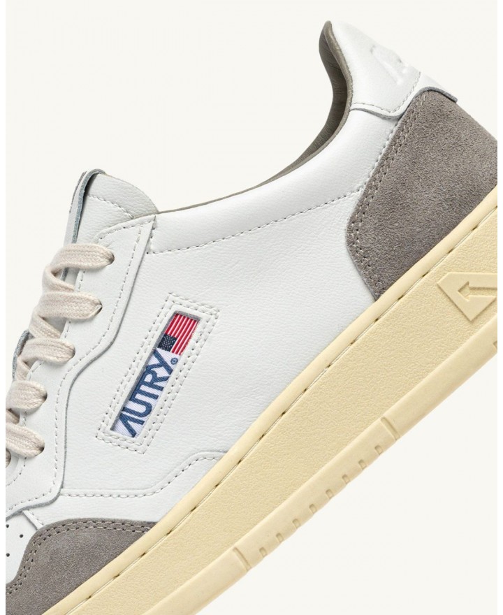 Autry - Medalist Shoe Soft Leather/Suede White/Pearl Gray Men's AULM FT01 CON