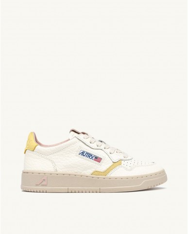 Autry - Medalist Hammered Leather Ivory/Yellow Women's Shoe AULW NE14 CON