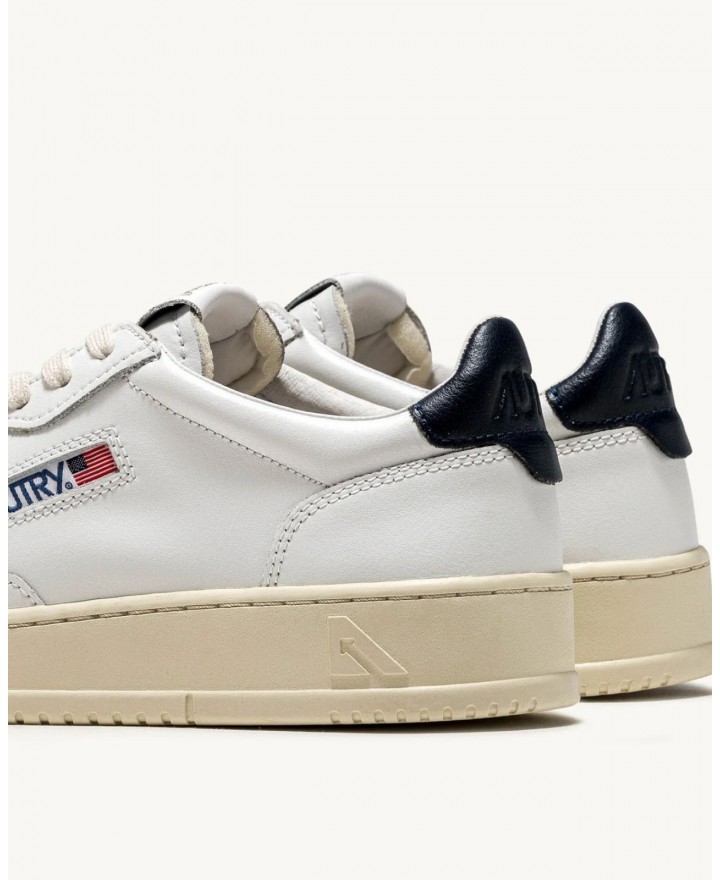 Autry - Medalist Leather White/Blue Men's Shoe AULM LL12 CON