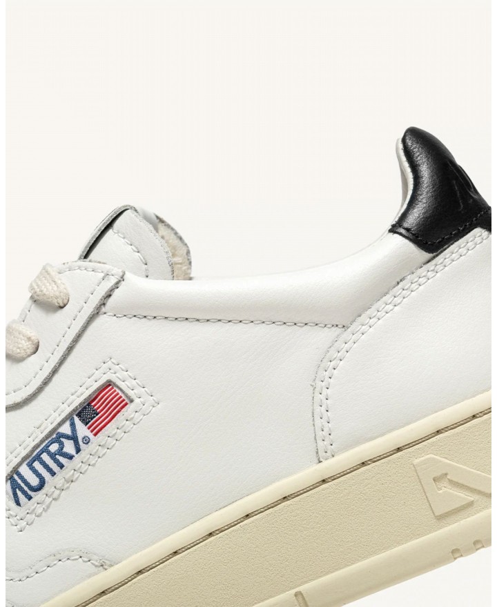 Autry - Medalist Leather White/Black Men's Shoe AULM LL22 CON