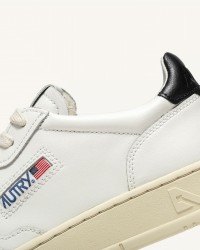 Autry - Medalist Leather White/Black Men's Shoe AULM LL22 CON