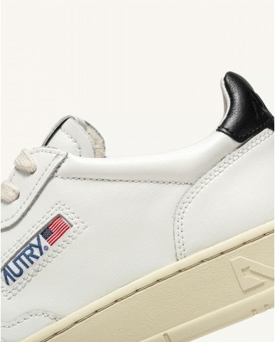 Autry - Medalist Women's White/Black Leather Shoe AULW LL22 CON