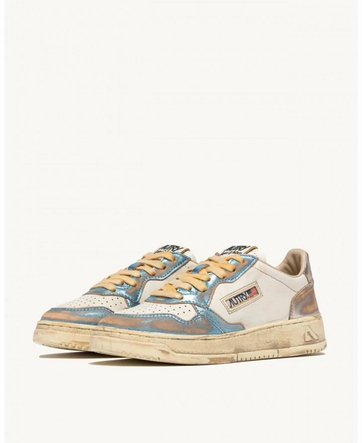 Autry - Medalist Supervintage Laminated Light Blue Women's Shoe AVLW MT12 CON