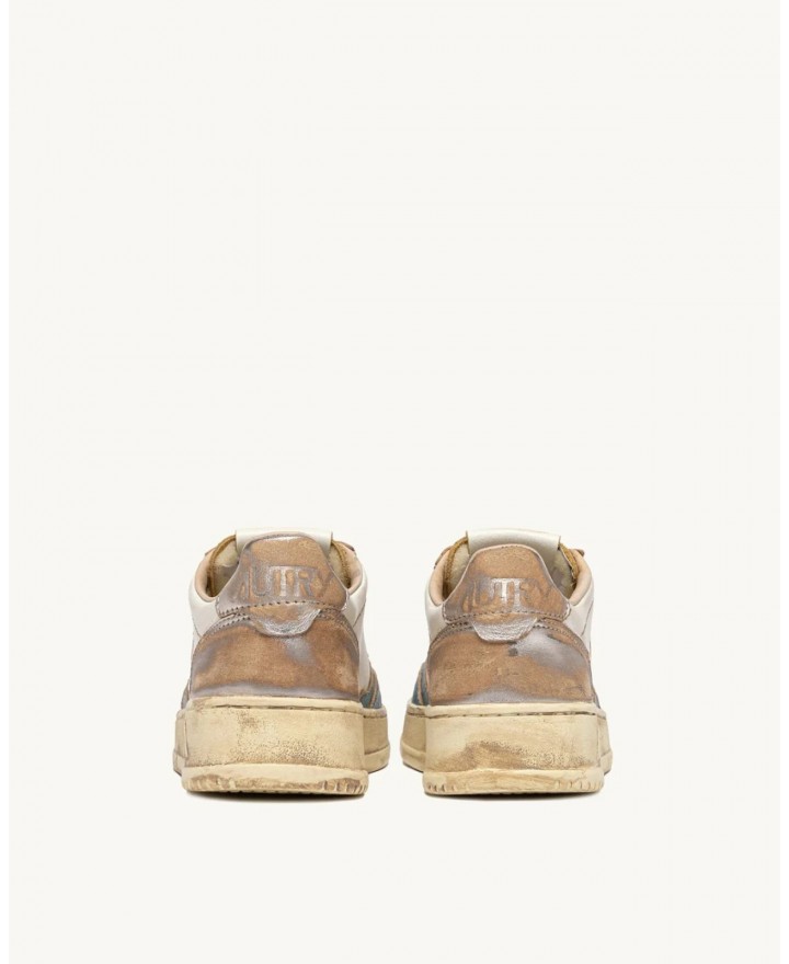 Autry - Medalist Supervintage Laminated Light Blue Women's Shoe AVLW MT12 CON