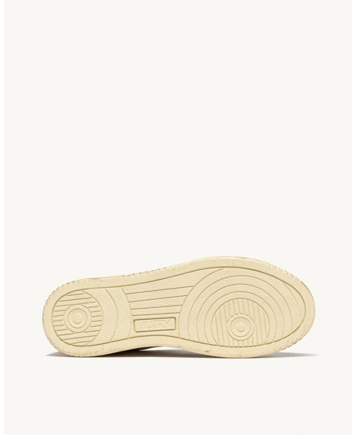 Autry - Medalist Supervintage Laminated Light Blue Women's Shoe AVLW MT12 CON