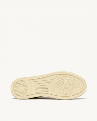 Autry - Medalist Supervintage Laminated Light Blue Women's Shoe AVLW MT12 CON